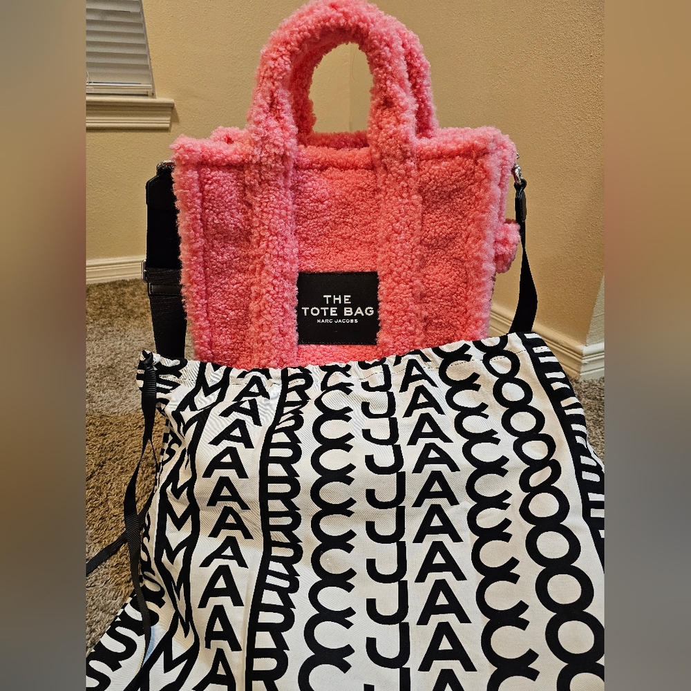 Marc Jacobs - The Medium Tote Bag